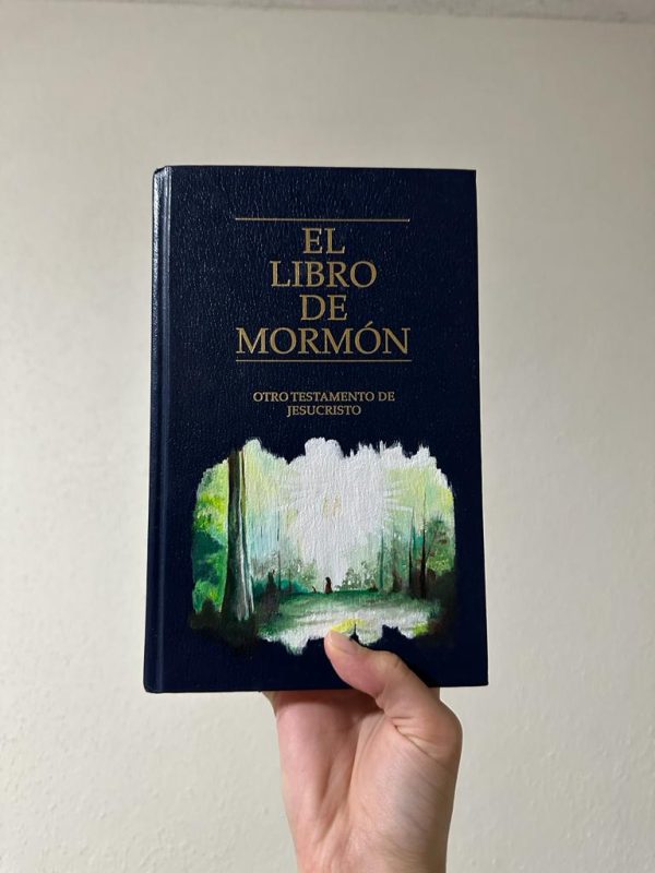 Libros de Mormón decorados