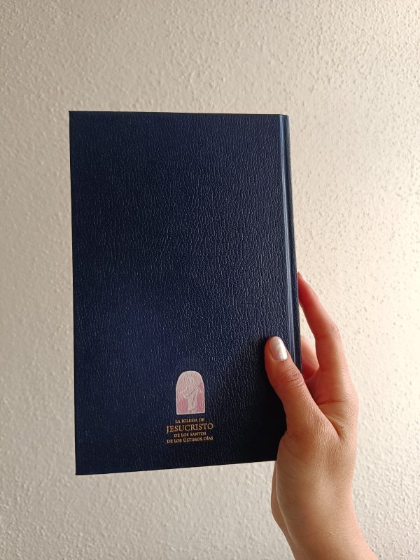 Libros de Mormón decorados