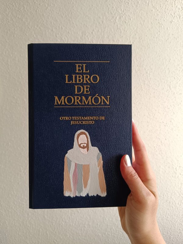 Libros de Mormón decorados