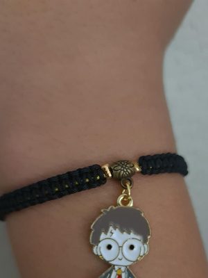 Pulsera tejida a mano