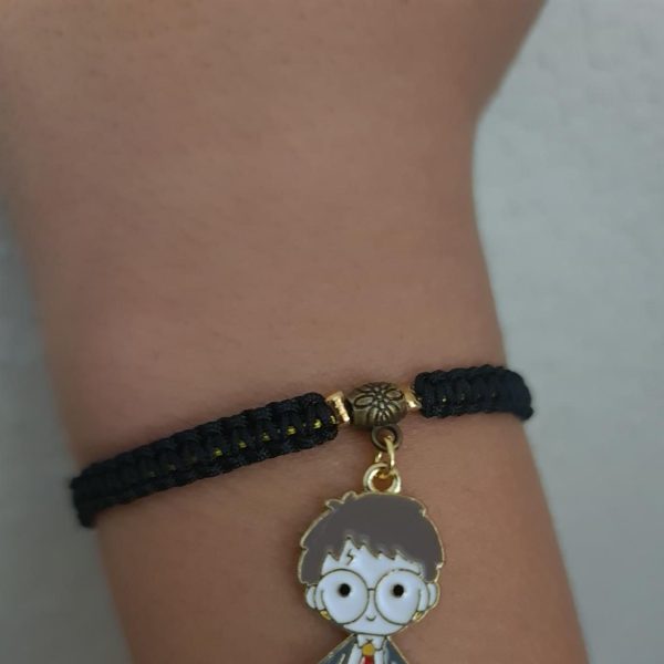 Pulsera tejida a mano